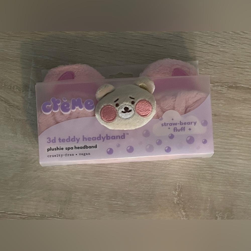 Creme Shop
New in box 

3D Teddy Headband in Pink